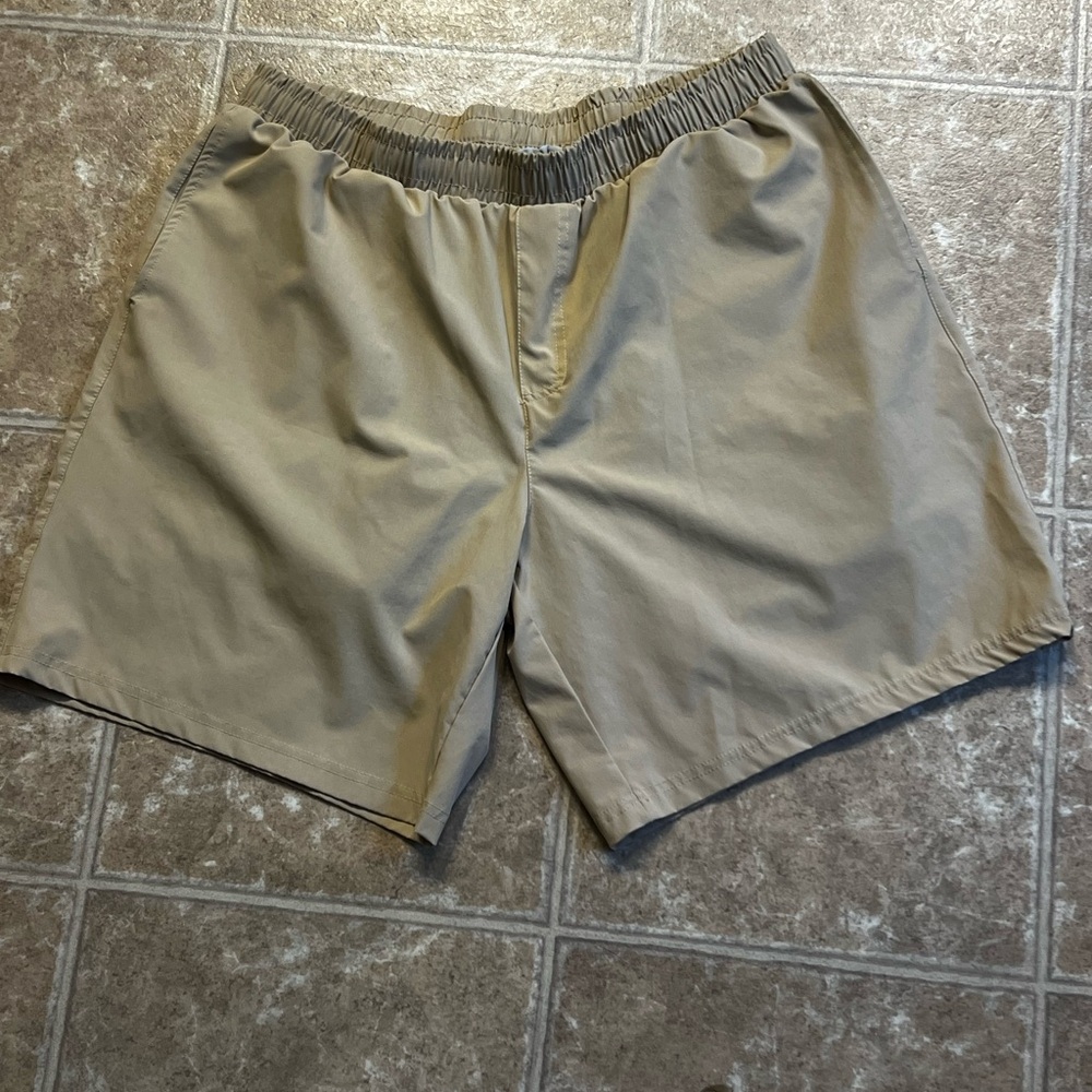 Simply Southern Men's Khaki Elastic-Waist Athletic Shorts